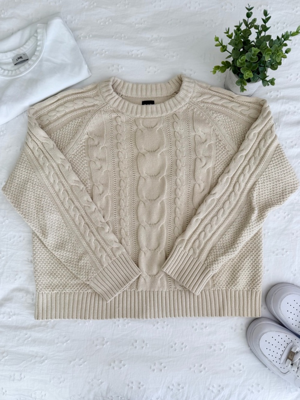 GAP Cable‑Knit Sweater – Size Medium